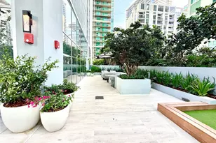 77 SE 5 St, Miami, FL 33131 - Photo 30