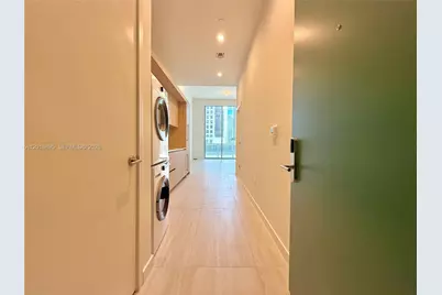 77 SE 5 St #1213, Miami, FL 33131 - Photo 2