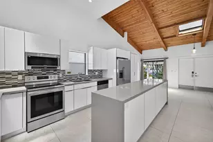 2619 S Parkview Dr, Hallandale Beach, FL 33009 - Photo 4