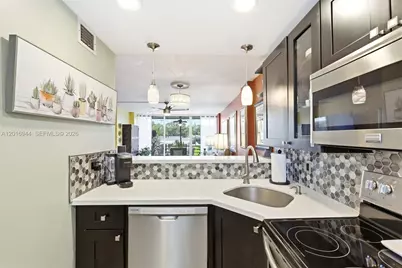 111 Royal Park Dr #2E, Oakland Park, FL 33309 - Photo 6