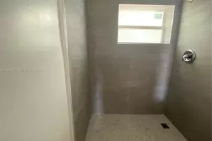 7011 Pembroke Rd, Pembroke Pines, FL 33023 - Photo 12