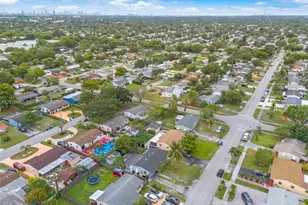 1121 N 71st Ave, Hollywood, FL 33024 - Photo 32