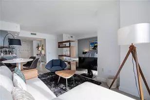 31 SE 6th St, Miami, FL 33131 - Photo 8