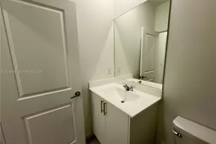 18426 SW 2nd St, Pembroke Pines, FL 33029 - Photo 8