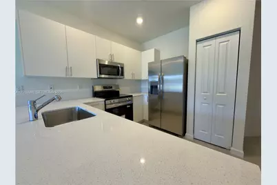 18426 SW 2nd St, Pembroke Pines, FL 33029 - Photo 4