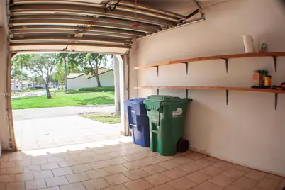 17523 NW 66th Ct, Hialeah, FL 33015 - Photo 16