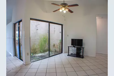 17523 NW 66th Ct, Hialeah, FL 33015 - Photo 4