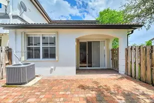 7772 NW 114th Pl, Doral, FL 33178 - Photo 6