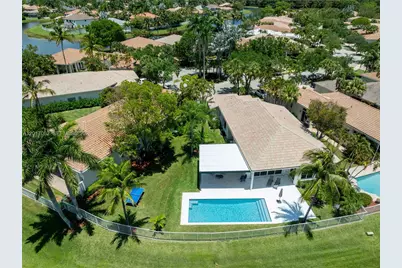 2576 Bay Pointe Dr, Weston, FL 33327 - Photo 2