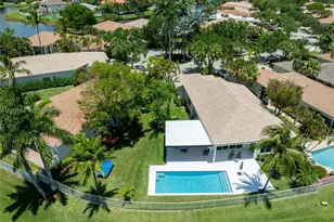 2576 Bay Pointe Dr, Weston, FL 33327 - Photo 2