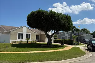18818 Cloud Lake Cir, Boca Raton, FL 33496 - Photo 2