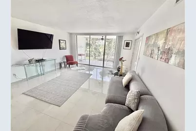 3051 S Palm Aire Dr #201, Pompano Beach, FL 33069 - Photo 2