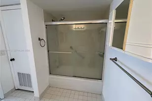 600 NE 36th St, Miami, FL 33137 - Photo 14