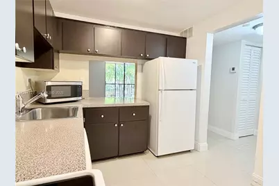 450 Commodore Dr #214, Plantation, FL 33325 - Photo 2