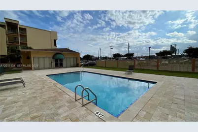 1975 W 44th Pl #405, Hialeah, FL 33012 - Photo 8