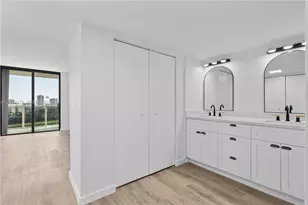 3675 N Country Club Dr, Aventura, FL 33180 - Photo 30