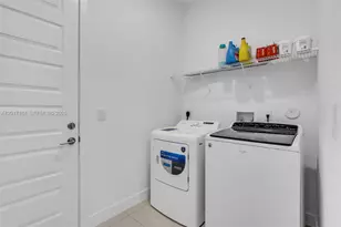 15540 NW 88th Ave, Miami Lakes, FL 33018 - Photo 16