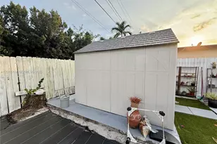 280 NE 173rd St, North Miami Beach, FL 33162 - Photo 28
