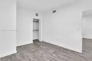 557 Michigan Ave, Miami Beach, FL 33139 - Photo 12