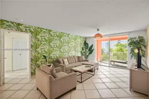 19555 E Country Club Dr, Aventura, FL 33180 - Photo 6