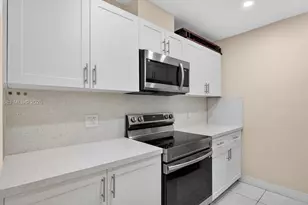 300 NE 191st St, Miami, FL 33179 - Photo 8