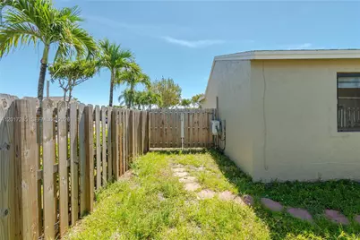 8340 NW 193rd Ln, Hialeah, FL 33015 - Photo 38