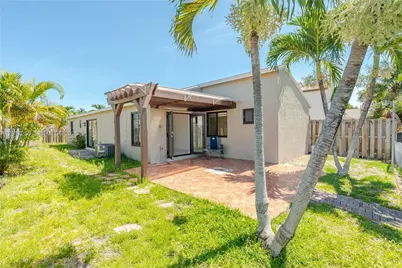 8340 NW 193rd Ln, Hialeah, FL 33015 - Photo 32