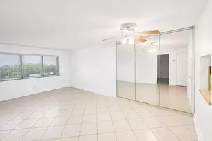 410 SE 2nd St, Hallandale Beach, FL 33009 - Photo 2