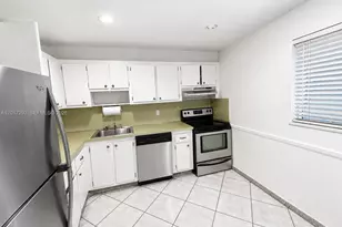 410 SE 2nd St, Hallandale Beach, FL 33009 - Photo 4
