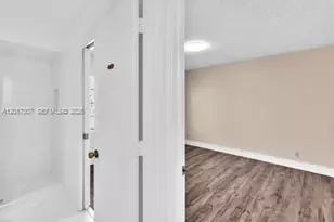 1395 Cottonwood Cir, Weston, FL 33326 - Photo 24