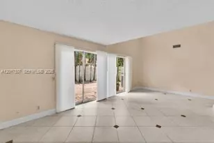 1395 Cottonwood Cir, Weston, FL 33326 - Photo 10