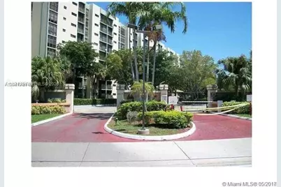 17021 N Bay Rd #625, Sunny Isles Beach, FL 33160 - Photo 2