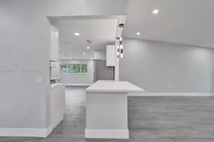 8400 NW 7th St, Pembroke Pines, FL 33024 - Photo 24