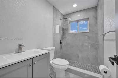 8400 NW 7th St, Pembroke Pines, FL 33024 - Photo 18