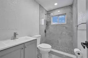 8400 NW 7th St, Pembroke Pines, FL 33024 - Photo 18