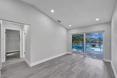 8400 NW 7th St, Pembroke Pines, FL 33024 - Photo 22