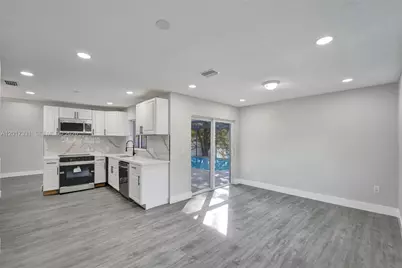 8400 NW 7th St, Pembroke Pines, FL 33024 - Photo 32