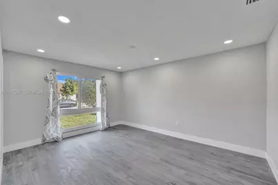 8400 NW 7th St, Pembroke Pines, FL 33024 - Photo 12