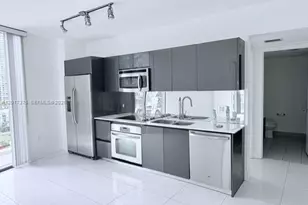 31 SE 6th St, Miami, FL 33131 - Photo 4