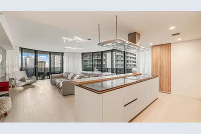 1000 Brickell Plz #3002, Miami, FL 33131 - Photo 12