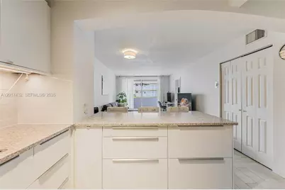 1331 Lincoln Rd #704, Miami Beach, FL 33139 - Photo 12