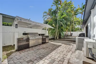 707 N 13 Avenue, Hollywood, FL 33019 - Photo 10