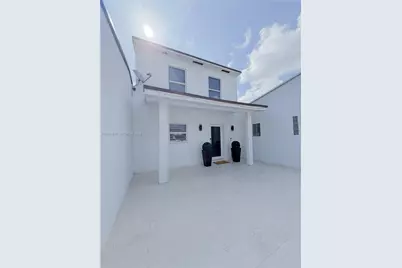 6709 W 15th Ct, Hialeah, FL 33012 - Photo 2