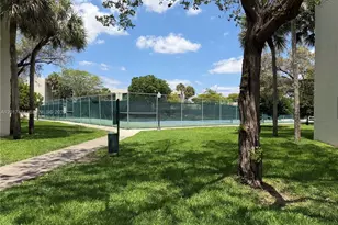 8015 SW 107th Ave, Miami, FL 33173 - Photo 20