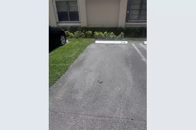 6532 NW 170th Ter, Hialeah, FL 33015 - Photo 2