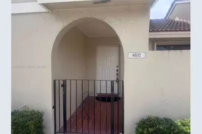 6532 NW 170th Ter, Hialeah, FL 33015 - Photo 4