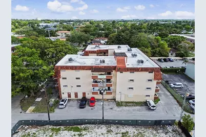 685 Miller Dr #E205, Miami Springs, FL 33166 - Photo 4