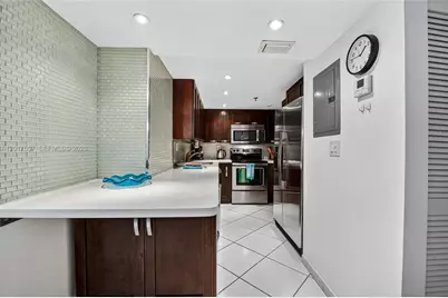 2401 Collins Ave #1107, Miami Beach, FL 33140 - Photo 4
