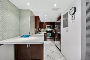 2401 Collins Ave, Miami Beach, FL 33140 - Photo 4