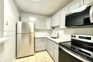 7215 NW 179th St, Hialeah, FL 33015 - Photo 6
